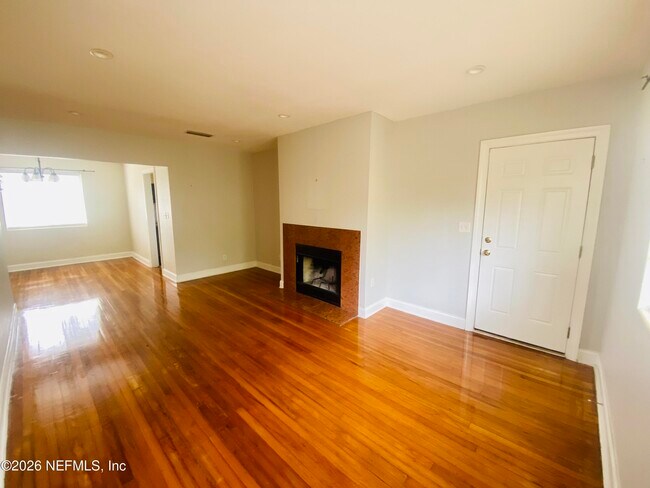 Foto del edificio - 2159 Riverside Ave