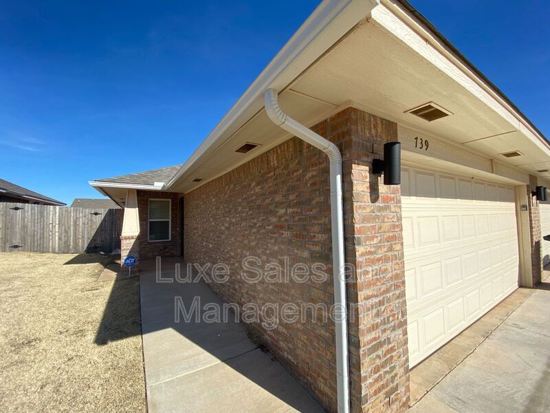 Foto principal - 739 SW 13th St