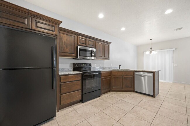 Foto del edificio - "Beautiful 3-Bedroom 2.5 Bath Townhome in the desirable Millcreek Springs TH Subdivision."