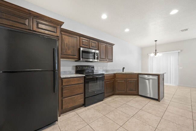 Building Photo - "Beautiful 3-Bedroom 2.5 Bath Townhome in the desirable Millcreek Springs TH Subdivision."