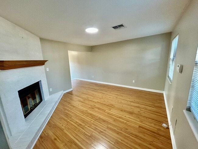 Building Photo - 550 Darby Creek Rd