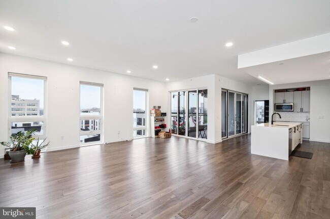 Building Photo - 1501 N 31st St