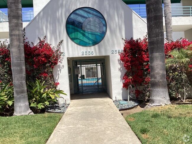 Building Photo - 2556 Navarra Dr