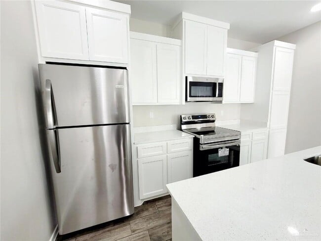 Building Photo - 1304 Petri Dr