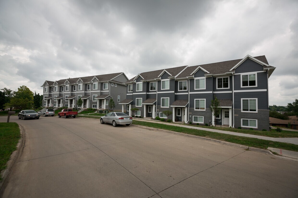 1129 Mormon Trek Blvd, Iowa City, IA 52246 Townhome Rentals in Iowa