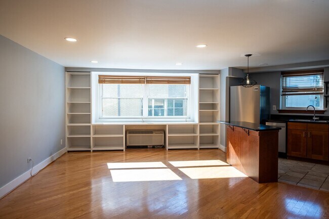 Foto del edificio - Bright and Peaceful One-Bedroom with Built...