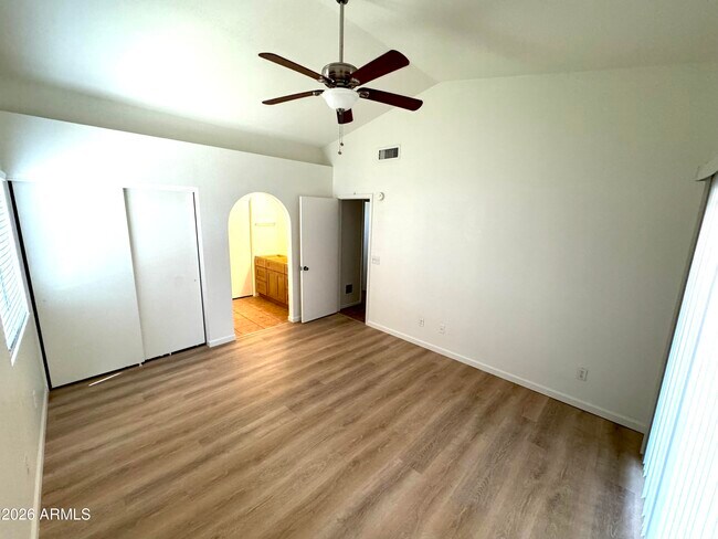 Foto del edificio - 2467 W Park Ave