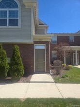 Building Photo - 51843 E Pointe Ln