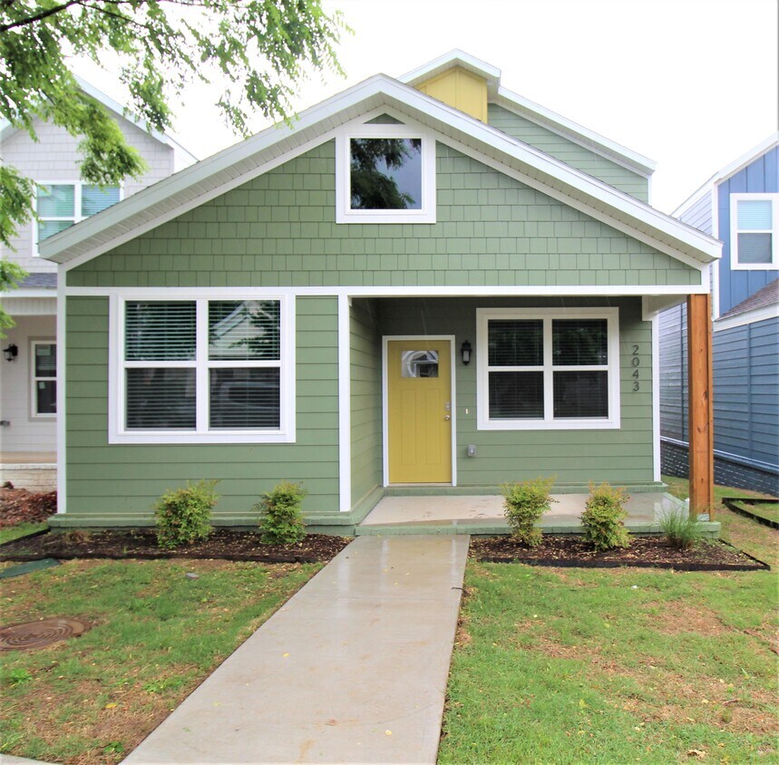 Primary Photo - 2043 S Florida Way