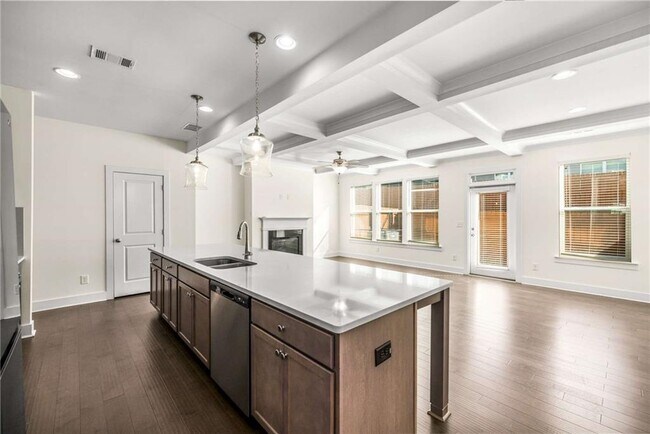 Building Photo - 7673 Squire Ct