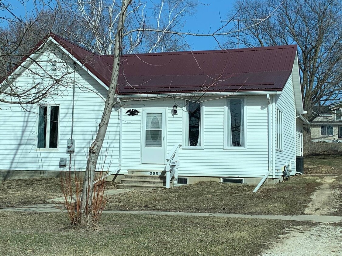 Primary Photo - 205 S Walnut St