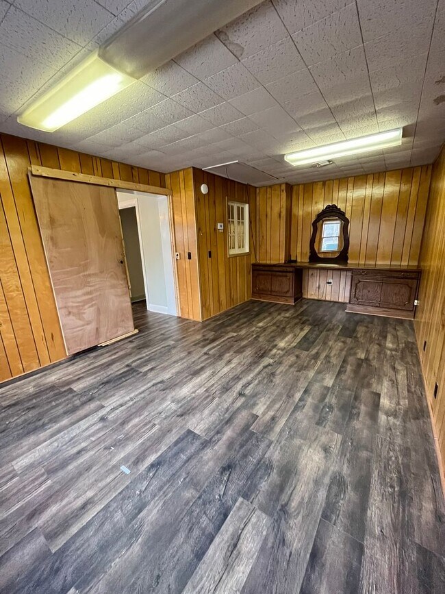 Building Photo - Spacious 1 bed 1 bath