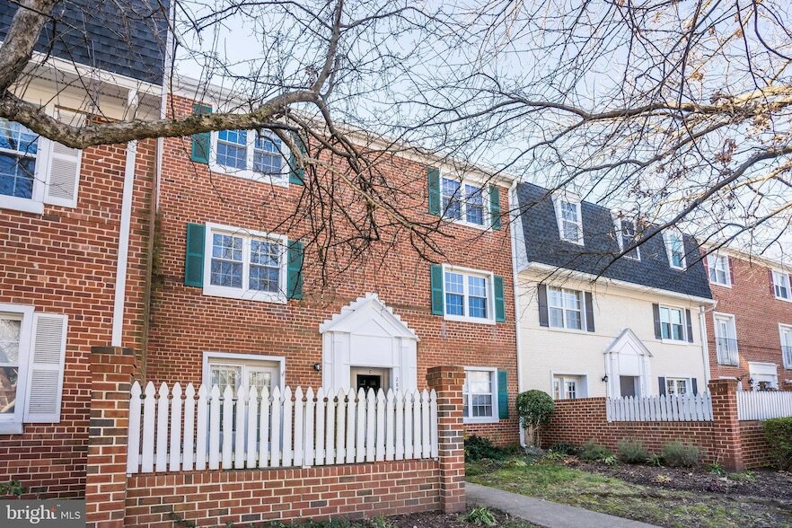 Foto principal - 2844 S Wakefield St