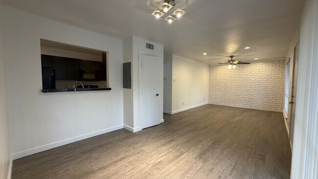 Foto del edificio - 4123 Avondale Ave