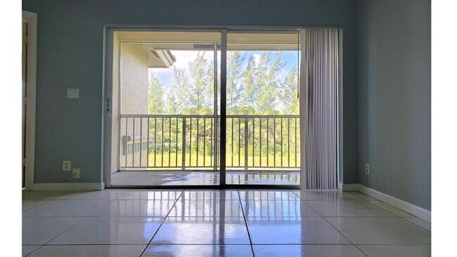 Foto del edificio - 1169 Golden Lakes Blvd