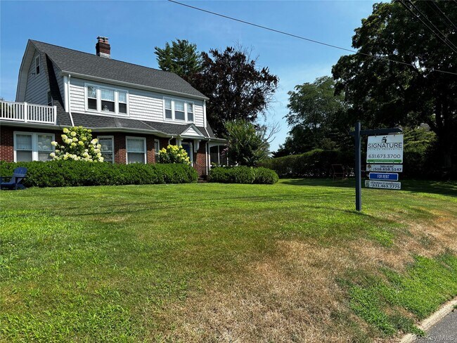 Building Photo - 160 W Neck Rd