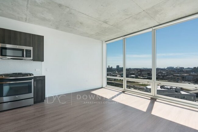 Foto del edificio - 702 N Milwaukee Ave