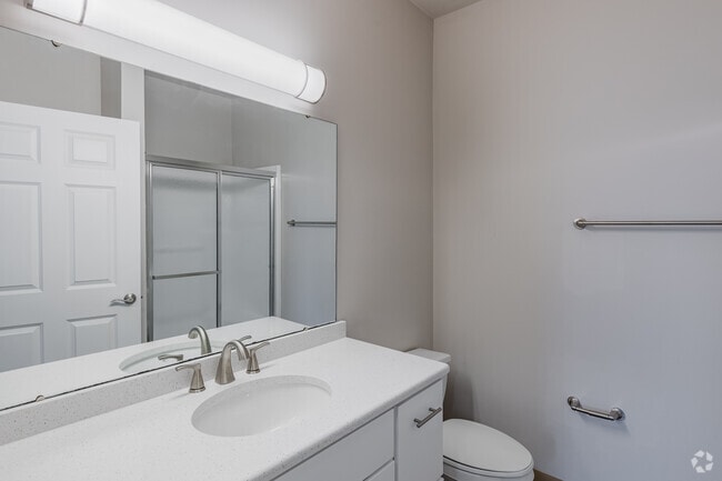 2BR, 2BA - 1,007SF - Bathroom - Ventana Hills