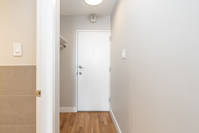 Building Photo - 730 St Clarens Ave