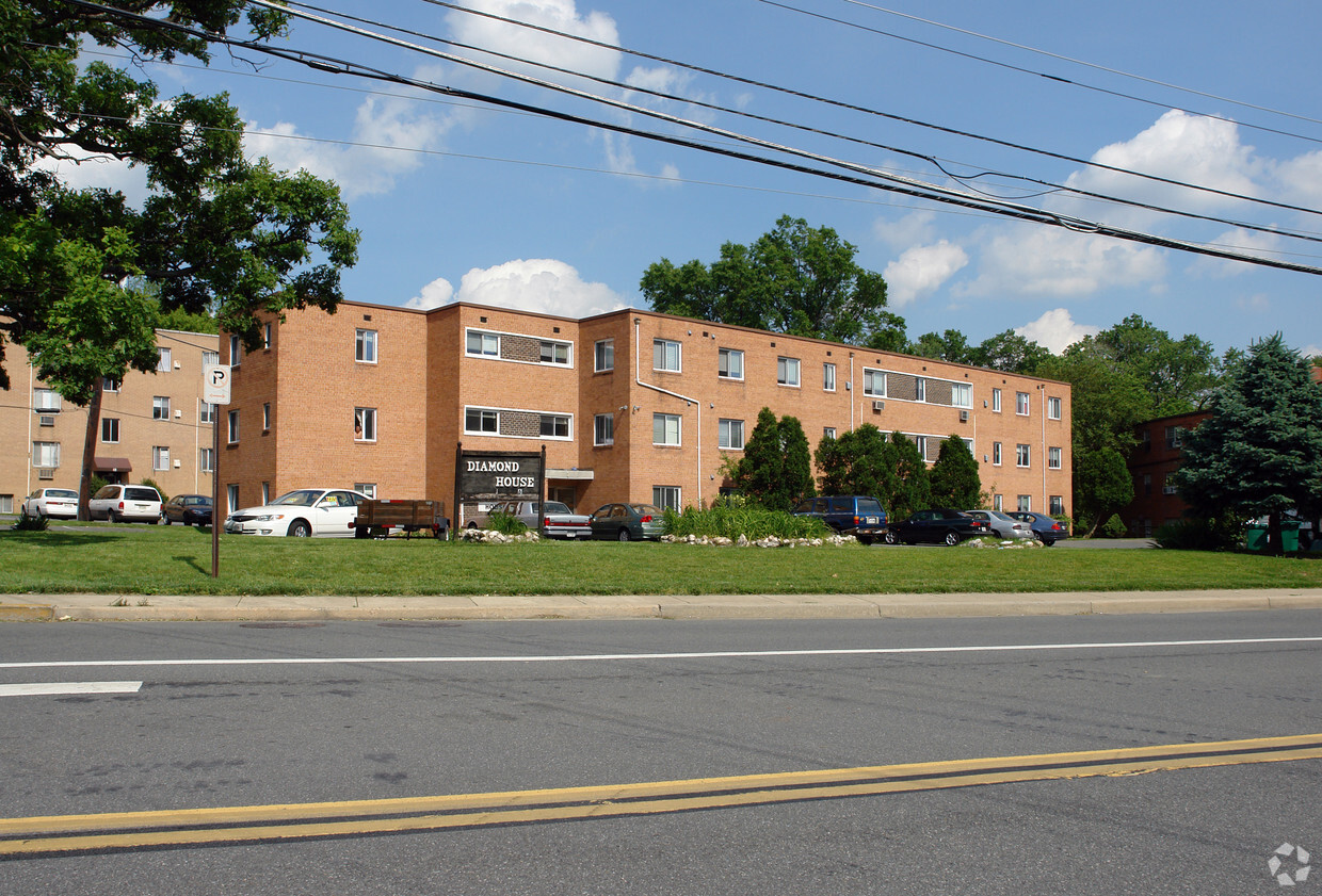 Primary Photo - Diamond House Apartments