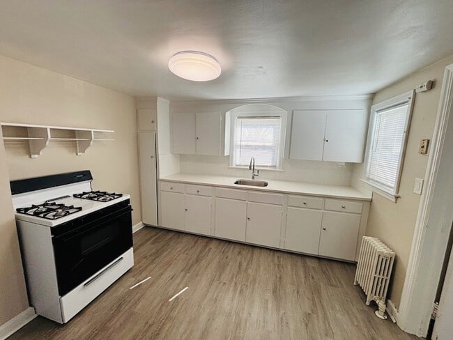 Photo - 18 Ellwood St Apartment