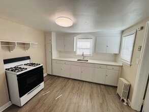 Building Photo - 18 Ellwood St