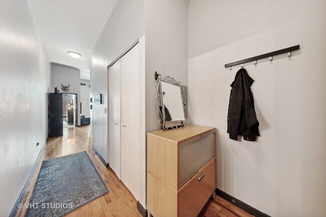 Foto del edificio - 630 N Franklin St