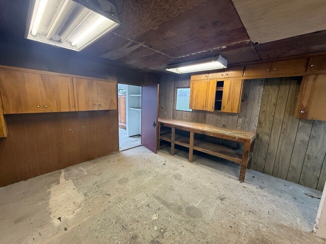 Building Photo - 1514 E Broadway