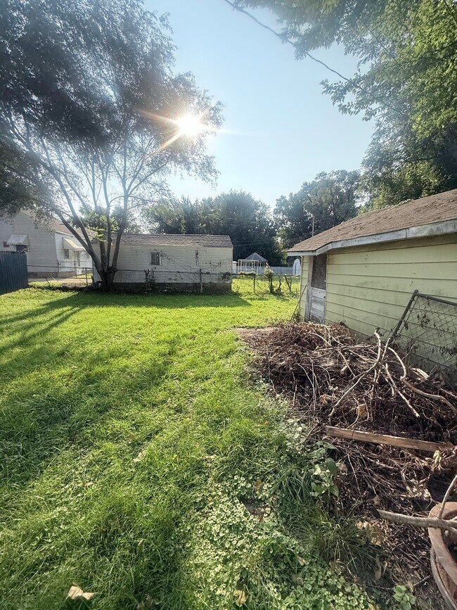 Building Photo - 1746 N Woodford St