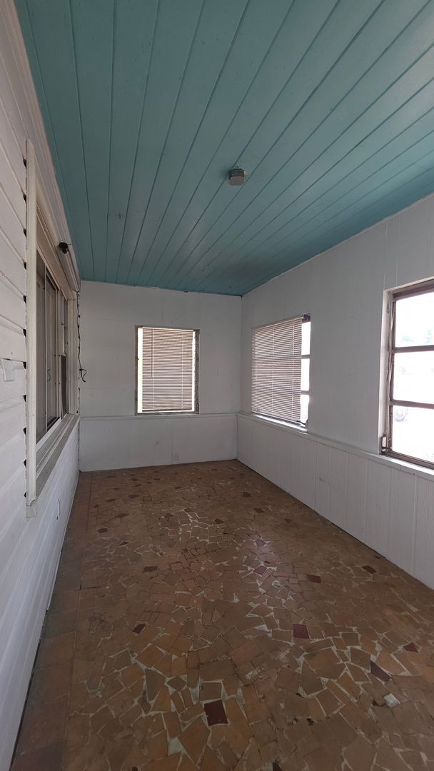 Foto del edificio - 4 Bedroom 2 Bath Single Family Home w/ 2 Bonus Rooms