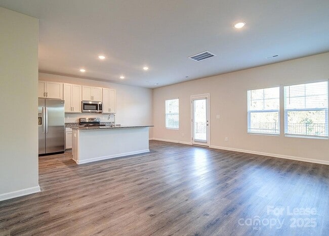 Building Photo - 154 Almaden St
