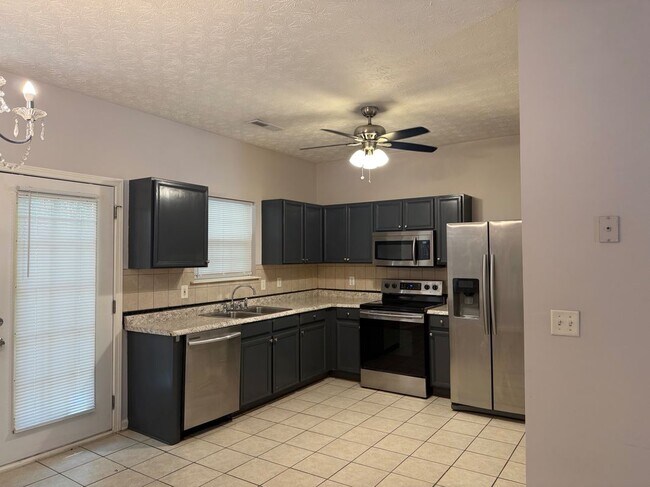 Foto del edificio - 1704 Camden Forrest Tr