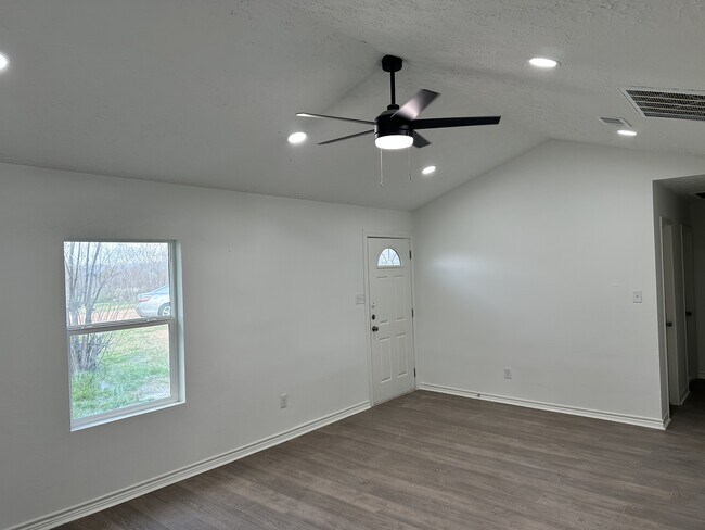 Foto del edificio - 11410 Red Hill Rd