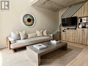 Building Photo - 800 King St W