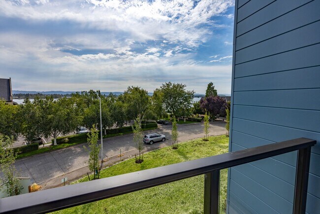 Foto del edificio - Riverside Townhomes - Waterfront Living in...