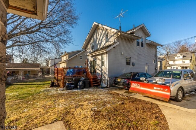 Building Photo - 13 Galloping Hill Rd