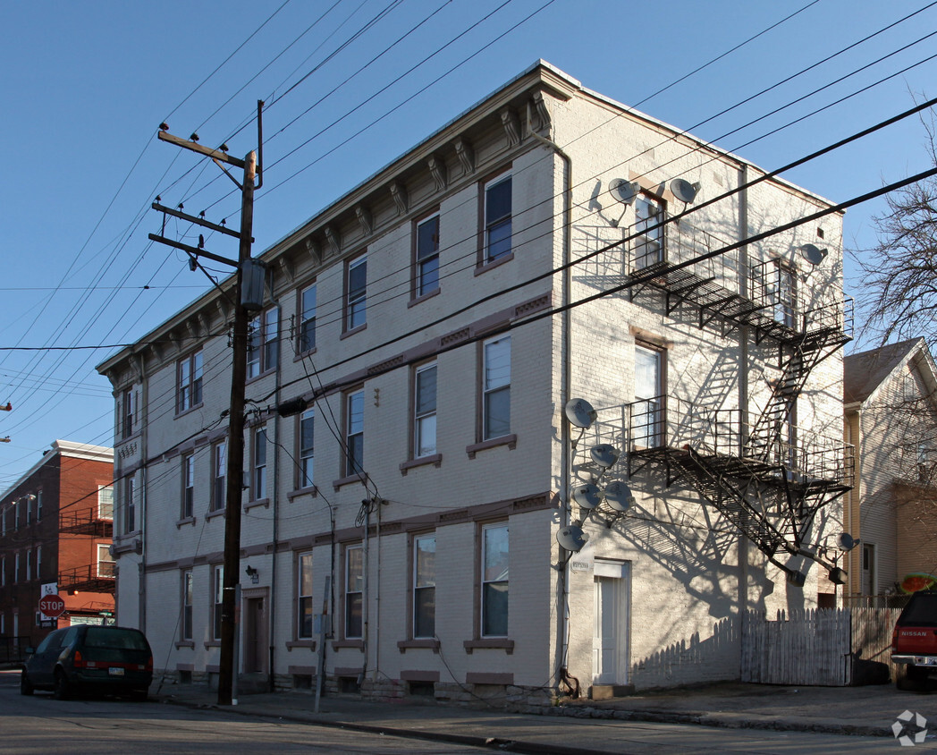 Primary Photo - 4530 Carter Ave