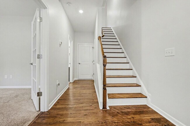 Foto del edificio - Spacious and Well Maintained Townhome in Austin Creek