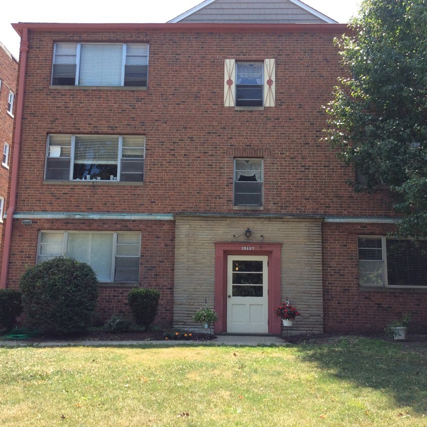 Outside - 15127 Lake Ave