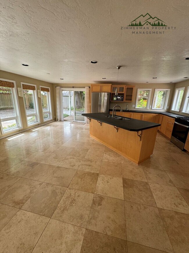 Building Photo - Ferry Street Bridge 3 bedroom Home