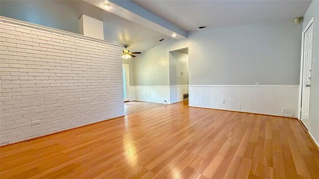 Foto del edificio - 5213 Halmark Dr