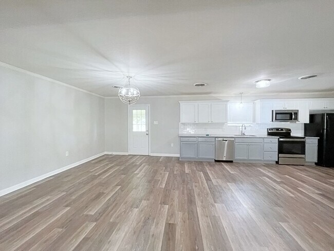 Foto del edificio - 3 Bedroom House off Old Hammond Hwy