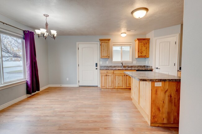 Building Photo - 461 Countryside Ave