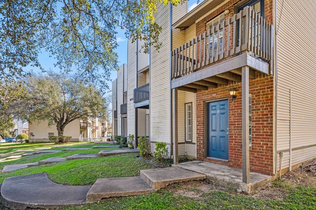 Building Photo - River Crossing ATX - Townhome - 2bd/2.5ba ...