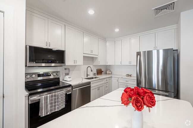 Style 5 2BR, 2BA - 1,090SF - Kitchen - Meriden Place