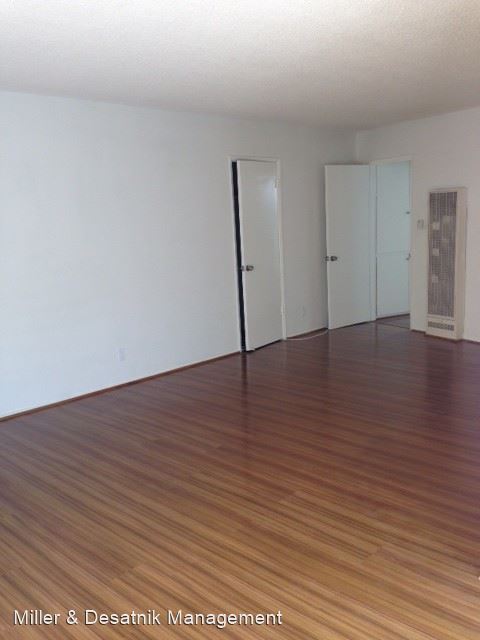 Building Photo - 1443 S Bundy Dr