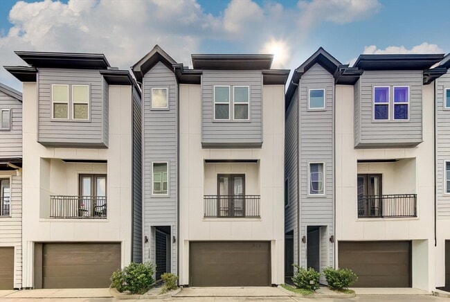 Building Photo - 1329 Buescher Dr