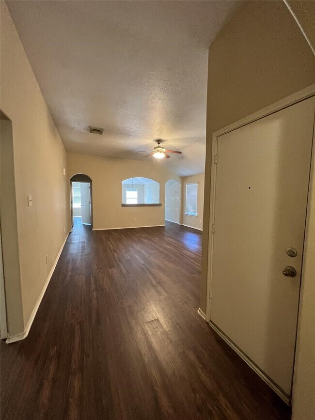 Foto del edificio - 1410 Greenwichwood Ln