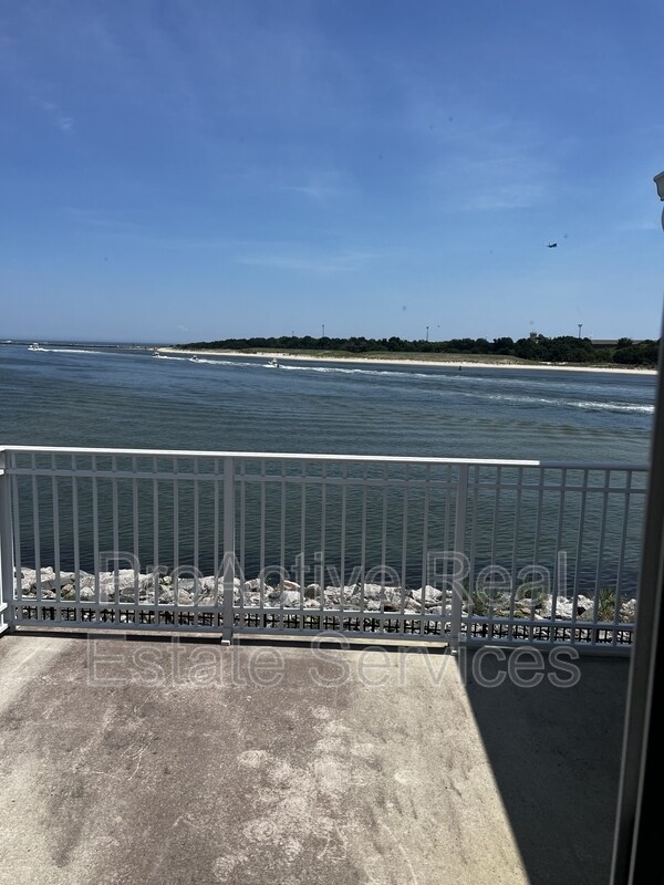 Foto del edificio - 9468 Bay Front Dr