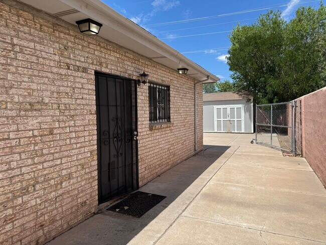 Foto del edificio - 2551 Aspen Ave NW